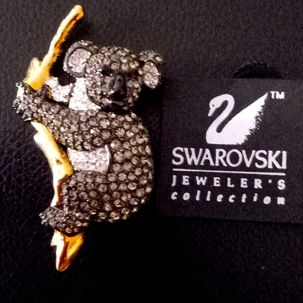 VINTAGE SWAROVSKI KOALA 🐨 BEAR ON BRANCH BROOCH - Picture 6 of 8